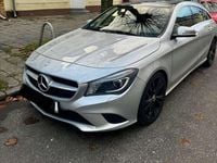 Gebraucht Mercedes CLA180 Shooting Brake Urban 122 PS (89 kW) 2016 Grau Kombi