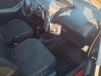 Gebraucht Toyota Yaris 69 PS (50 kW) 2006 Rot Limousine