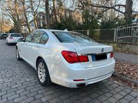 Gebraucht BMW 750 408 PS (300 kW) 2011 Weiß Limousine