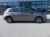Gebraucht Hyundai i30 Select 120 PS (88 kW) 2022 Braun Limousine
