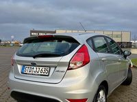 Gebraucht Ford Fiesta SYNC Edition 80 PS (58 kW) 2015 Silber Limousine