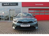 Gebraucht Kia Ceed 120 PS (88 kW) 2024 Yuka steel grey Kleinwagen