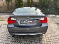 Gebraucht BMW 318 130 PS (95 kW) 2007 Grau Limousine