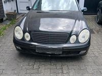 Second-hand Mercedes E240 177 CP (130 kW) 2003 Negru Berlinǎ