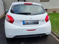 Gebraucht Peugeot 208 Active 95 PS (69 kW) 2012 Weiß Kleinwagen