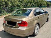 Gebraucht BMW 325 218 PS (160 kW) 2006 Gold Limousine