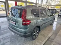 Neu Dacia Jogger Expression 101 PS (74 kW) 2026 Zederngrün Van / Kleinbus