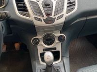 Gebraucht Ford Fiesta 120 PS (88 kW) 2012 Weiß Kleinwagen