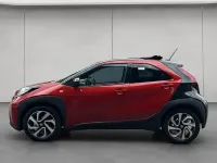 Neu Toyota Aygo X Play 72 PS (52 kW) 2025 Chili red / night sky bl SUV