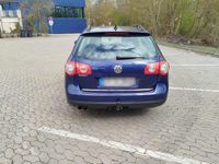 Gebraucht VW Passat 140 PS (102 kW) 2009 Blau Kombi