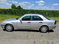 Gebraucht Mercedes C220 Classic 125 PS (91 kW) 2000 Silber Limousine
