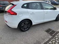 Gebraucht Volvo V40 Business Edition 122 PS (89 kW) 2019 Weiß Limousine