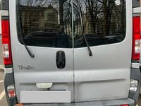 Second-hand Renault Trafic 101 CP (74 kW) 2003 Argintiu Monovolum