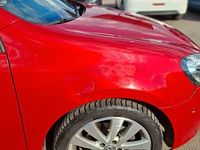 Gebraucht VW Golf VI Team 105 PS (77 kW) 2010 Rot Kleinwagen