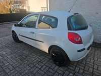 Gebraucht Renault Clio II 75 PS (55 kW) 2008 Weiß Kleinwagen