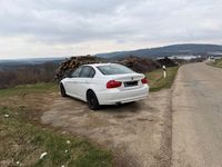 Gebraucht BMW 320 170 PS (125 kW) 2009 Weiß Limousine