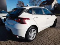Gebraucht Hyundai i20 101 PS (74 kW) 2022 Weiß Limousine