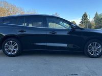Käytetty Ford Focus Titanium 125 HP (91 kW) 2022 Musta Farmari