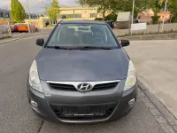 Gebraucht Hyundai i20 Comfort 77 PS (56 kW) 2012 Grau Kleinwagen