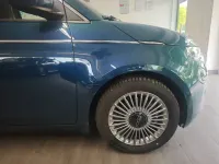 Gebraucht Fiat 500e Comfort 86 kW (118 PS) 2023 Grün Kleinwagen