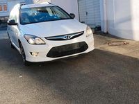 Gebraucht Hyundai i30 108 PS (79 kW) 2010 Weiß Kombi