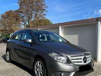 Gebraucht Mercedes B180 122 PS (89 kW) 2014 Grau Kleinwagen