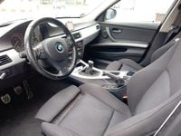 Gebraucht BMW 320 177 PS (130 kW) 2009 Grau Kombi
