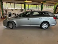 Gebraucht Toyota Avensis Sol 147 PS (108 kW) 2012 Silber Kombi