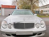 Gebraucht Mercedes E220 150 PS (110 kW) 2003 Silber Limousine