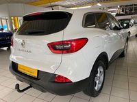 Gebraucht Renault Kadjar Life 131 PS (96 kW) 2015 Weiß SUV