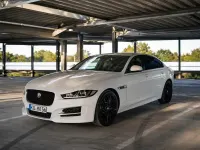 Gebraucht Jaguar XE R-Sport 180 PS (132 kW) 2015 Weiß Limousine