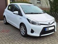 Gebraucht Toyota Yaris Hybrid 75 PS (55 kW) 2013 Weiß Limousine