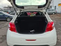 Gebraucht Peugeot 208 Active 68 PS (50 kW) 2013 Weiß Kleinwagen