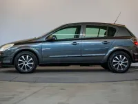 Używany Opel Astra Selection 90 KM (66 kW) 2009 Szary Sedan/Limuzyna