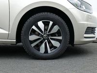 Gebraucht VW Touran Move 150 PS (110 kW) 2024 Ivory silver metallic Van / Kleinbus