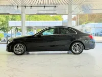 Gebraucht Mercedes C200 AMG 184 PS (135 kW) 2021 Obsidianschwarz metallic Limousine