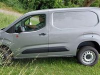 Neu Peugeot Partner 131 PS (96 kW) 2025 Grau Van / Kleinbus