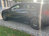 Gebraucht Mercedes A180 122 PS (89 kW) 2016 Schwarz Kleinwagen