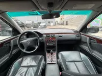 Używany Mercedes E280 204 KM (150 kW) 2002 Czarny Sedan/Limuzyna