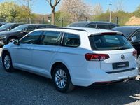 Gebraucht VW Passat 150 PS (110 kW) 2022 Weiß Kombi