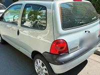 Używany Renault Twingo 75 KM (55 kW) 2005 Szary Hatchback
