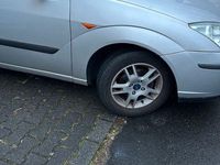 Usata Ford Focus 101 CV (74 kW) 2004 Grigio Berlina