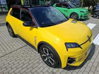 Neu Renault 5 E-Tech Urban 89 kW (122 PS) 2026 Pop yellow!, black pearlschwa Kleinwagen