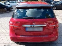 Gebraucht Mercedes B180 122 PS (89 kW) 2012 Rot Van / Kleinbus