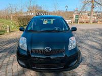 Gebraucht Toyota Yaris 99 PS (72 kW) 2011 Schwarz Kleinwagen