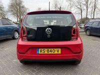 Usado VW up! move up! 60 CV (44 kW) 2018 Rojo Utilitario