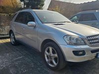 Gebraucht Mercedes ML320 224 PS (164 kW) 2006 Silber SUV