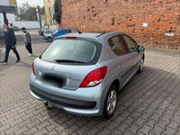 Gebraucht Peugeot 207 90 PS (66 kW) 2010 Silber Kleinwagen