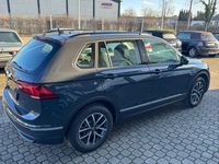 Gebraucht VW Tiguan Life 131 PS (96 kW) 2022 Grau SUV