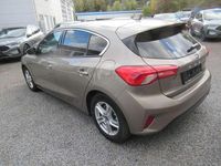 Gebraucht Ford Focus Cool & Connect 125 PS (91 kW) 2018 Pyritsilber metallic Kleinwagen